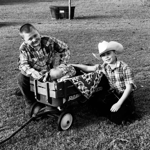 Meet your Posher, Tiffany - Picture 2 of 5